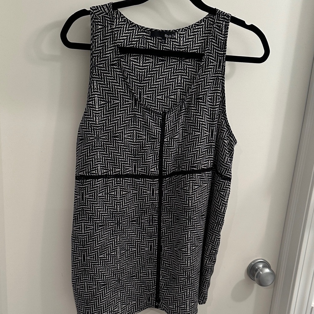 Ro & De Black and White Zigzag Sleeveless long Tank Top